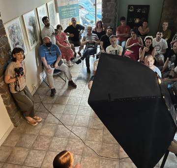 16ο Εργαστήριο Πολιτιστικής Βιομηχανίας (Creative@Hubs) «Σεμινάριο Φωτογράφισης σε studio - Σύνθεση, Σκηνοθεσία, Φωτισμός» σε συνεργασία  με την Λένα Αρκουμάνη & τον Κωνσταντίνο Ρίζο