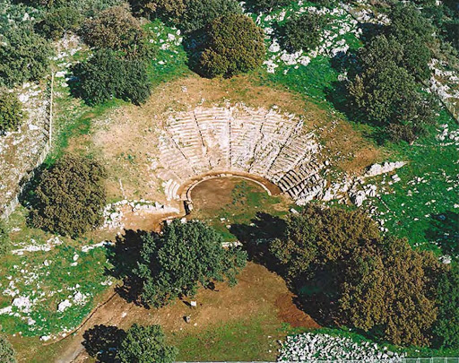 Αρχαίο θέατρο Οινιαδών